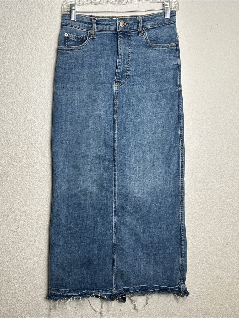 Zara Denim Maxi Skirt Womenās Small Raw Hem Back Slit Long Straight Jean